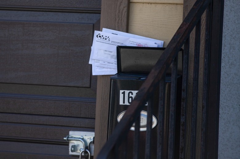 Mail piled up at a mailbox belonging to a halfway house in Los Angeles on Feb. 3, 2023. Photo by Larry Valenzuela, CalMatters/CatchLight Local