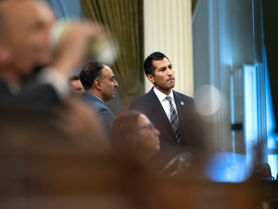 Democratic Assemblymember Robert Rivas on the floor on May 31, 2022. Photo by Miguel Gutierrez Jr., CalMatters