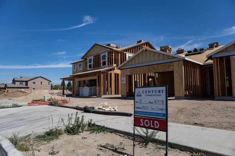 New housing construction in a neighborhood on the outskirts of west Fresno on June 15, 2023. Photo by Larry Valenzuela, CalMatters/CatchLight Local