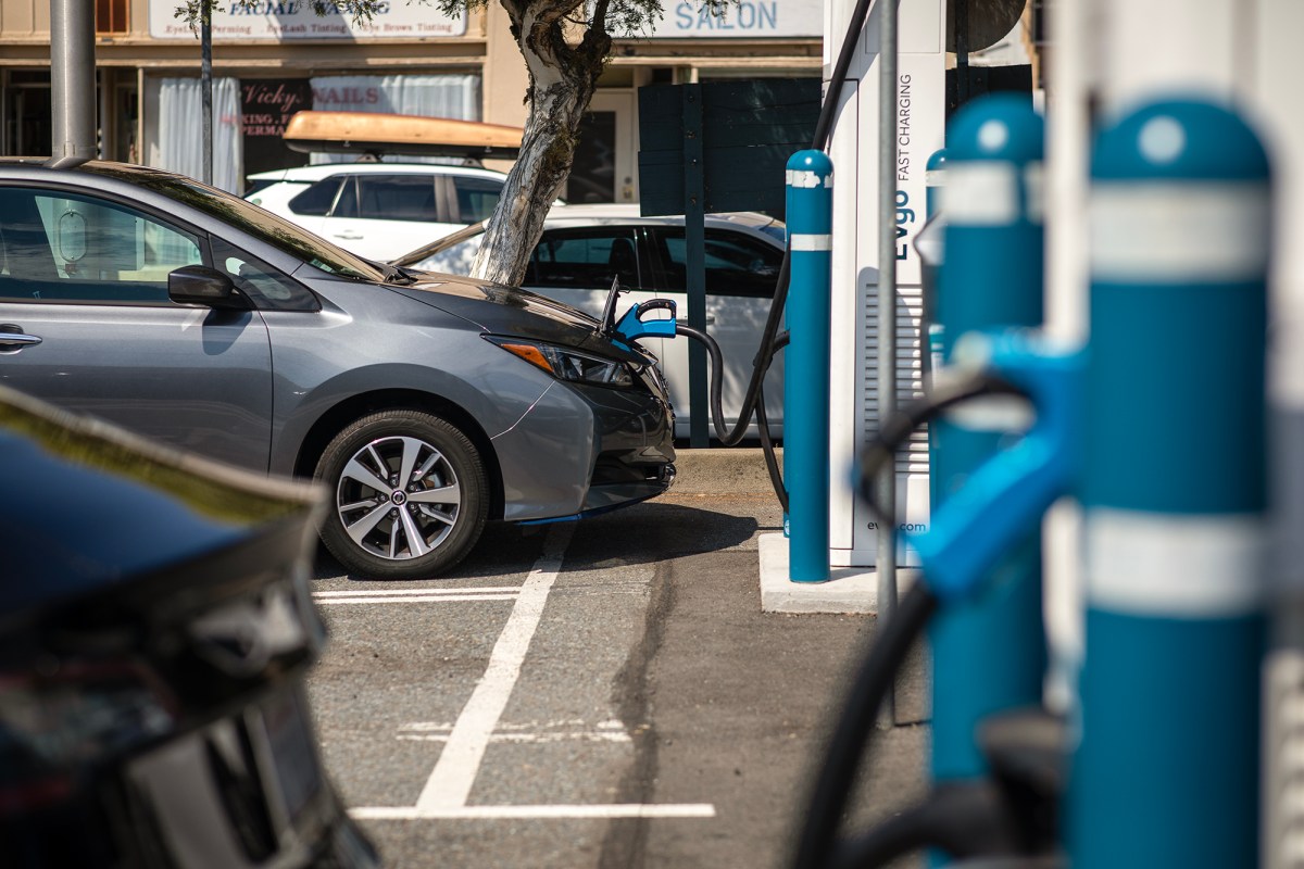 An electric vehicle charging station in Burlingame. Photo by Martin do Nascimento, CalMatters