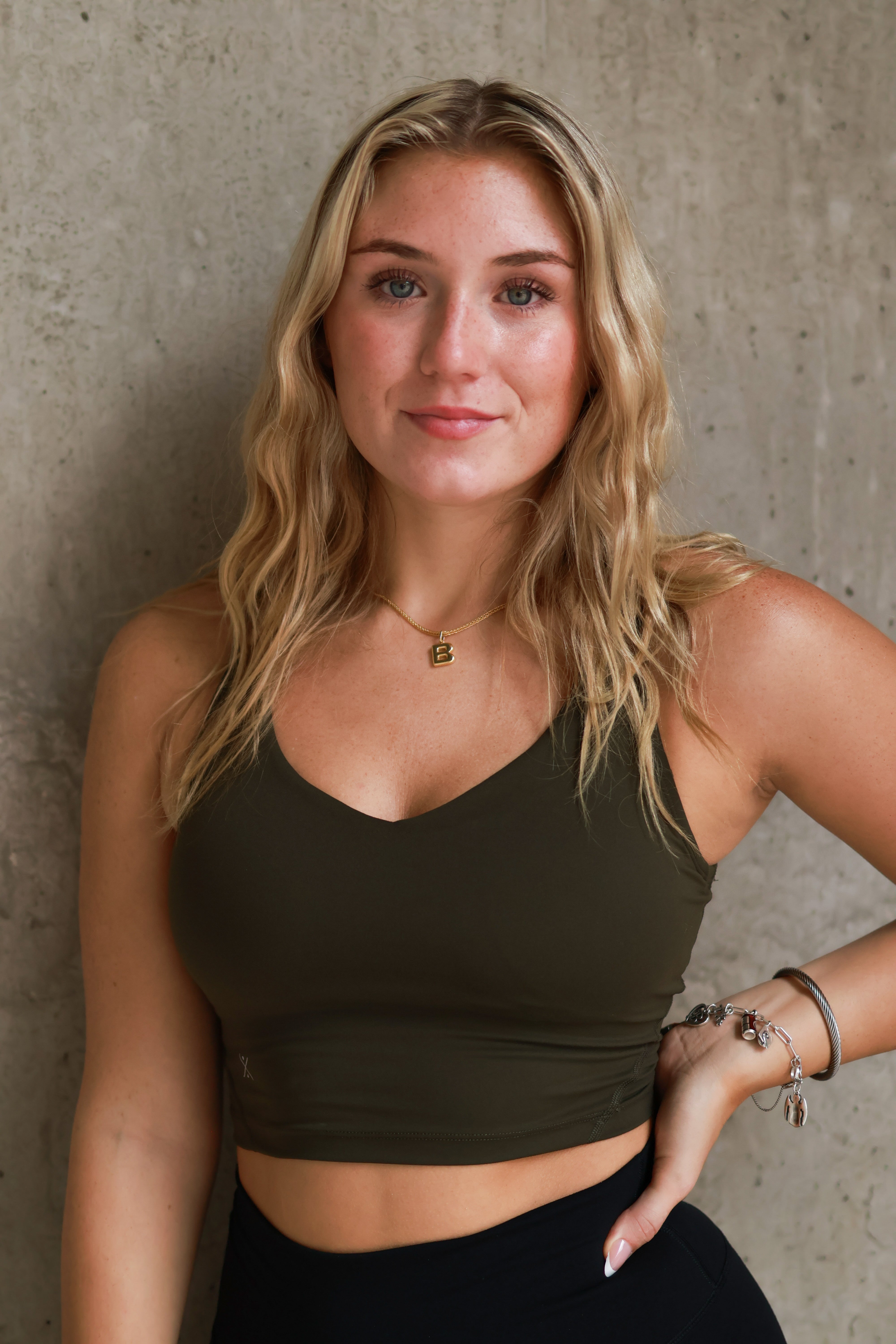 Finesse Built-in Crop - Free Spirit Outlet Inc, Women's Athletic Wear, Fast Shipping